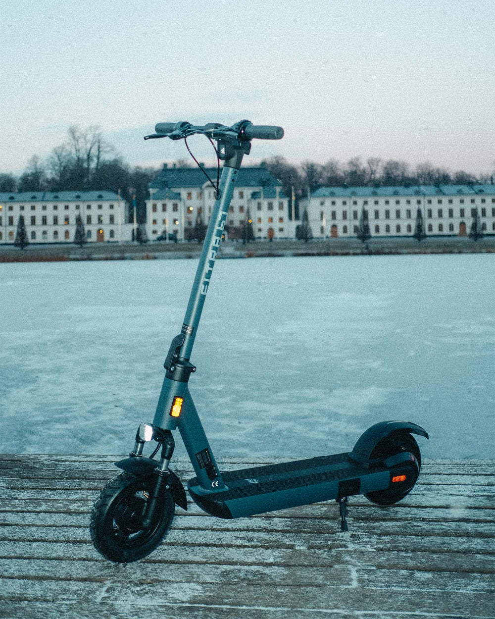eltra67 electric scooter at a cold winterday next to the water in stockholm