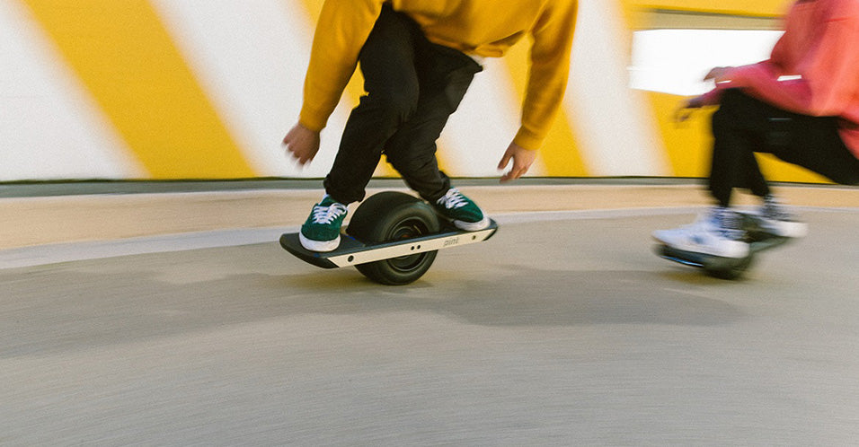 two people riding onewheel pint 